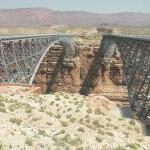 Alte (links) und neue Navajo Bridge